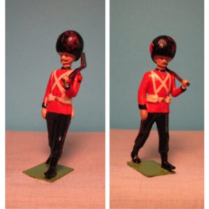 Guard Pioneer marching (can be painted to any of the 5 regiments)