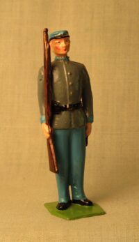 Civil War Enlisted Man, shoulder arms (can be painted Union or Confederate)