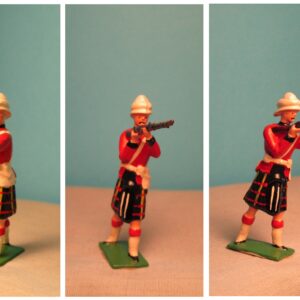 Highlander in tropical service order, standing firing